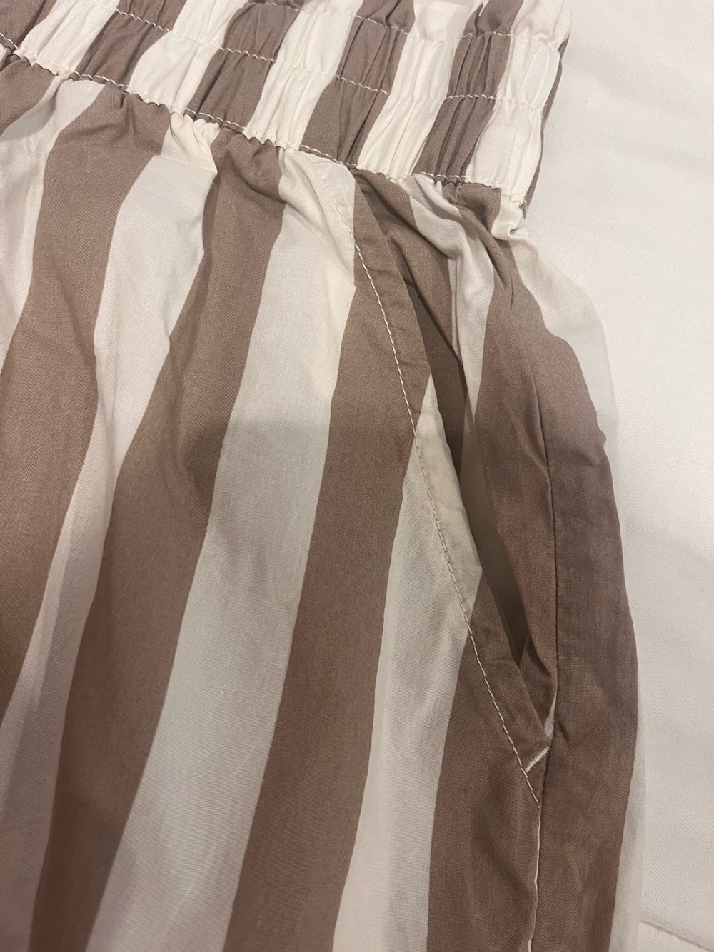 Aerie Striped Tan White Shorts SMALL Pockets Pull on Elastic Casual Boxer Lounge - Picture 3 of 8